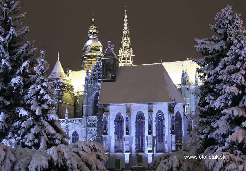 Najkrajšie fotografie mesta Košice - zimný Dóm sv.Alžbety v noci
